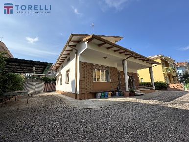 Foto Casa indipendente a Bellaria-Igea Marina di 250 m² con 8 locali