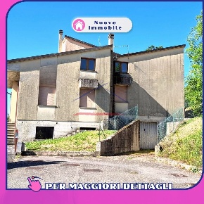 Foto Casa indipendente a Capolona di 200 m² con 6 locali in vendita