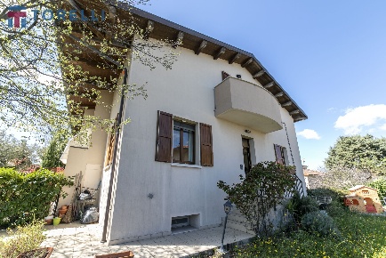 Foto Casa indipendente a Poggio Torriana di 180 m² con 4 locali in vendita