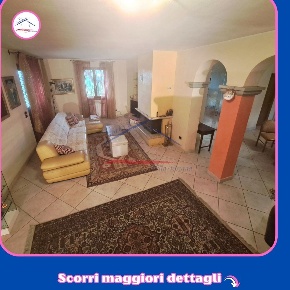 Foto Casa indipendente a Capolona di 220 m² con 7 locali in vendita