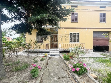 Foto Casa indipendente a Terre Roveresche di 330 m² con 10 locali