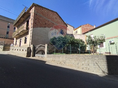 Foto Casa indipendente in via san domenico, Roggiano Gravina di 250 m²