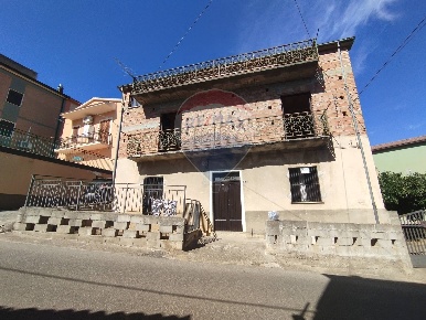 Foto Casa indipendente in via san domenico, Roggiano Gravina di 250 m²