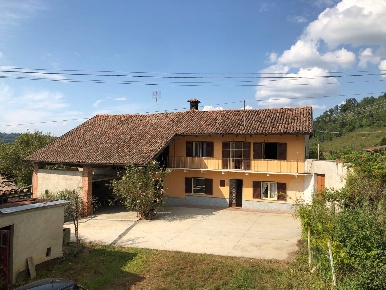 Foto Casa indipendente in VIA IANO, Farigliano di 290 m² con 5 locali