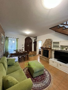 Foto Casa indipendente in via Borgo Vecchio, Monte Rinaldo in vendita