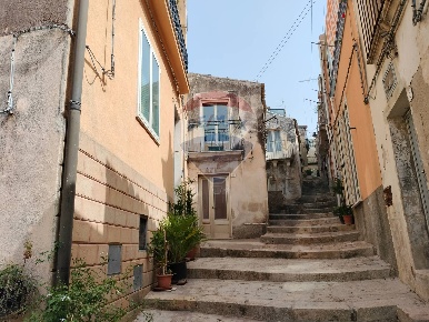 Foto Casa indipendente in via Collegio Vecchio, Chiaramonte Gulfi Centro