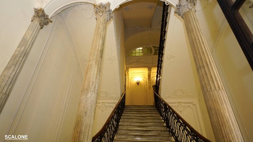Foto Appartamento in Via Santa Teresa, Torino Via Roma di 100 m² in vendita