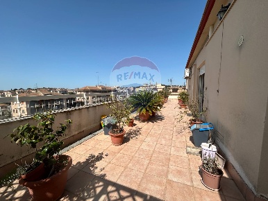 Foto Attico in Viale Trieste, Caltanissetta Centro di 156 m² con 7 locali