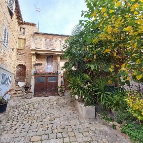 Foto Casa indipendente in via di Mezzo, Petritoli in vendita