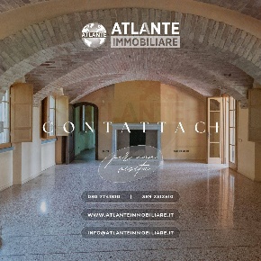 Foto Casa indipendente in Via Castelcovati, Chiari di 2000 m² con 8 locali