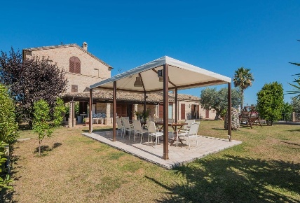 Foto Villa singola a Porto San Giorgio di 400 m² con 6 locali in vendita