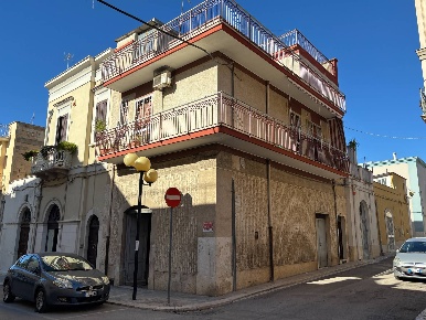 Foto Casa indipendente in via Oberdan, Canosa di Puglia Centro di 100 m²