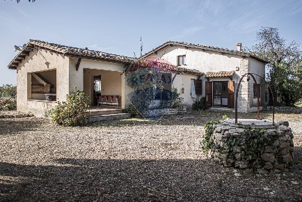 Foto Villa unifamiliare a Licodia Eubea di 150 m² con 5 locali in vendita