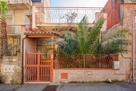 Foto Casa indipendente in Via Raffaello Sanzio, Viagrande Centro di 120 m²