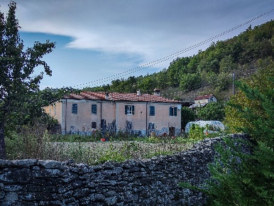 Foto Casa indipendente in LOCALITA' BROVIDA, Dego di 770 m² con 19 locali