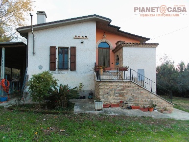 Foto Casa indipendente in Contrada Ferretti, Spinetoli Centro di 310 m²