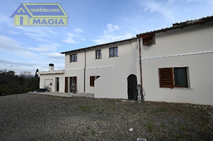 Foto Casa indipendente a Maltignano di 220 m² con 8 locali in vendita