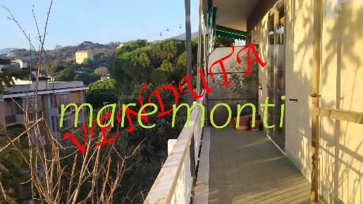 Foto Appartamento in via la rusca 25, Savona di 121 m² con 5 locali