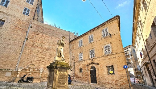 Foto Casa indipendente in uffreducci, Fermo in vendita