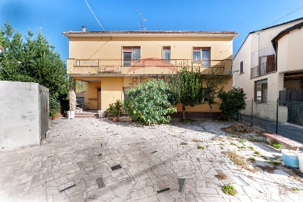 Foto Case semi ndipendenti in via Lavino, Scafa Centro di 261 m² in vendita