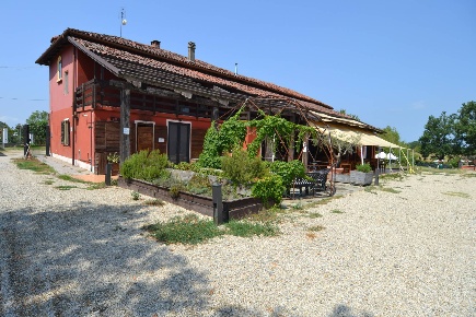 Foto Casa indipendente in Frazione Quarto Superiore, Asti di 1472 m²