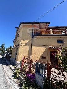 Foto Case semi ndipendenti in c.da Largo Zurlo, Baranello Centro di 222 m²