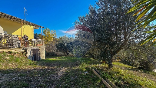 Foto Case semi ndipendenti in Via Valle Monte, Spoltore Centro di 124 m²