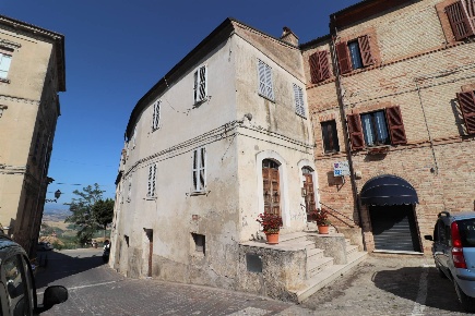 Foto Casa indipendente a Ripatransone Centro di 300 m² con 12 locali