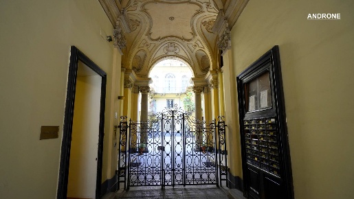 Foto Appartamento in Via Santa Teresa, Torino Via Roma di 70 m² in vendita