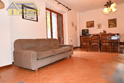 Foto Casa indipendente a Castorano Centro di 230 m² con 5 locali in vendita