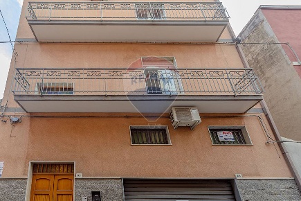 Foto Casa indipendente in via Laudani, Biancavilla di 146 m² con 6 locali