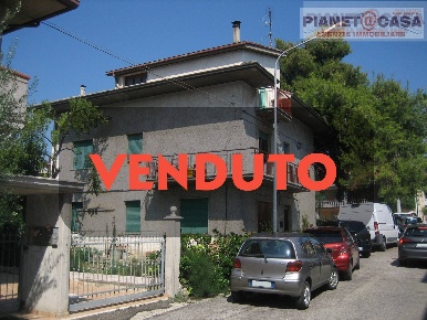 Foto Casa indipendente a Spinetoli Pagliare di 475 m² con 10 locali