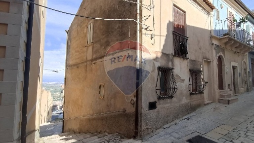Foto Casa indipendente in via Fonderia, Chiaramonte Gulfi Centro di 90 m²