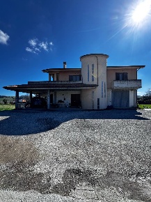 Foto Casa indipendente in Via Manilo Massini, Montegiorgio di 850 m²