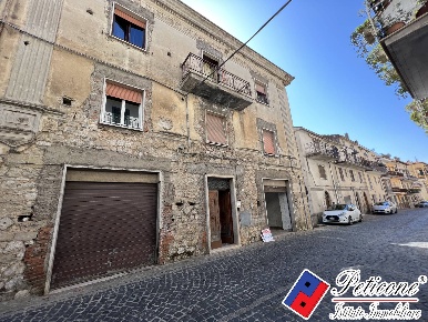 Foto Casa indipendente in Via lago, Lenola Centro di 196 m² con 4 locali