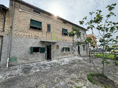Foto Casa indipendente in Via della Stazione, Ascoli Piceno in vendita