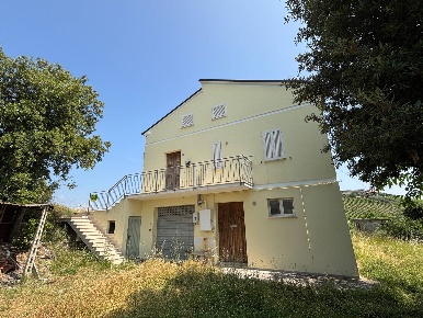 Foto Casa indipendente in contrada san venanzio, Castignano di 250 m²