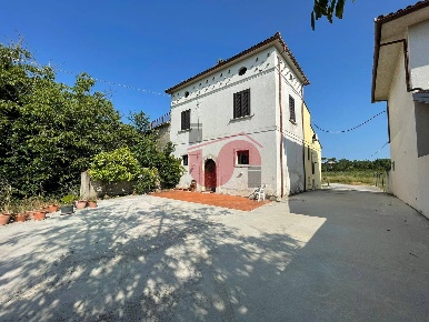 Foto Casa indipendente in Contrada Malecagna, Benevento Contrada Pezzapiana