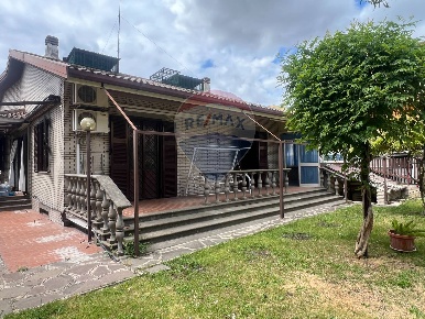 Foto Case indipendenti in VIA DELLA CICOGNA, Roma di 90 m² con 5 locali