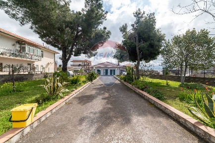 Foto Casa indipendente in Via del Pavone, Belpasso di 150 m² con 4 locali