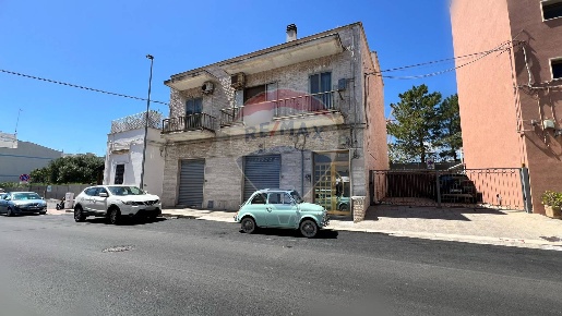 Foto Casa indipendente a Monopoli Centro di 377 m² con 6 locali in vendita