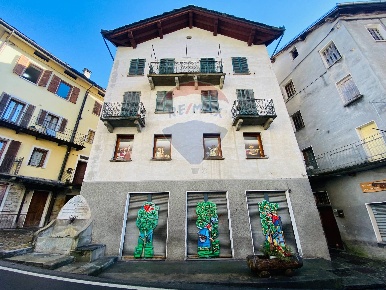 Foto Casa indipendente in VIA CAPOLUOGO, Fontainemore di 250 m² in vendita