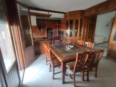 Foto Casa indipendente in Via Togliatti, Riva del Po di 370 m² con 7 locali