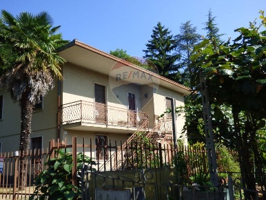 Foto Casa indipendente in via Noga, Cassano Valcuvia di 150 m² con 6 locali