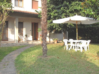 Foto Case semi ndipendenti in via marietta, Montignoso Cinquale di 60 m²