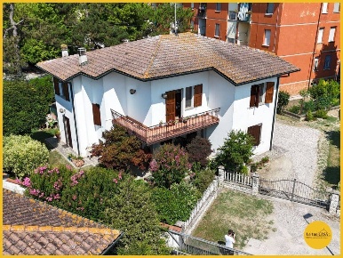 Foto Casa indipendente a Molinella di 196 m² con 6 locali in vendita