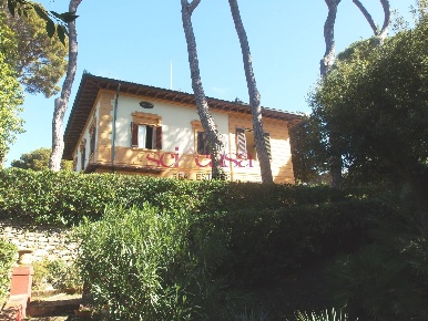 Foto Villa singola a Livorno Montenero Basso - Montenero Alto di 220 m²