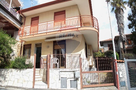 Foto Case semi ndipendenti in via sant'andrea, Trecastagni di 90 m²