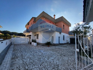 Foto Case semi ndipendenti in Via della Fornace, Anzio Cocchino di 190 m²