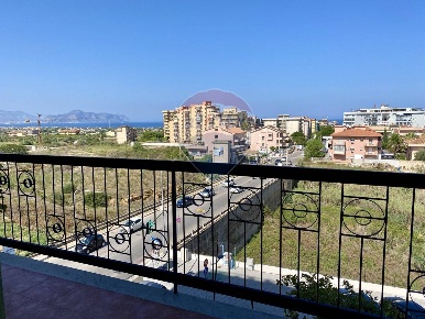 Foto Appartamento in Via Città di Palermo, Bagheria Centro di 182 m²